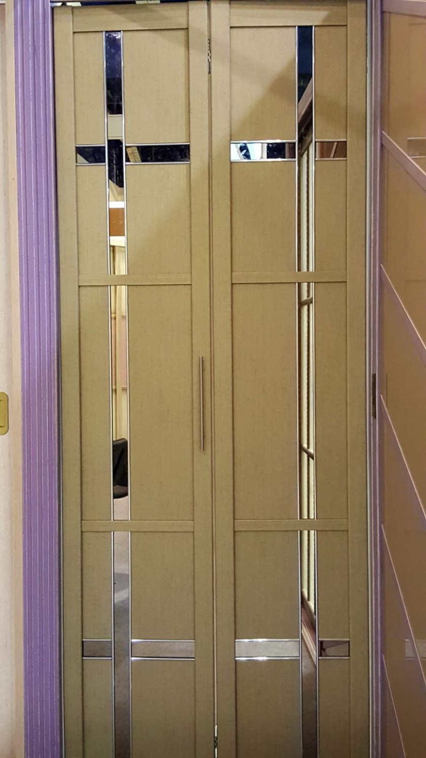 Двери гармошка шпонированные с зеркальным декором Могилёв