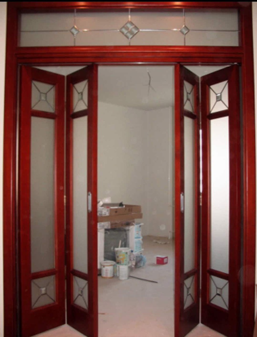 Дверь гармошка с декоративными стеклянными вставками Могилёв